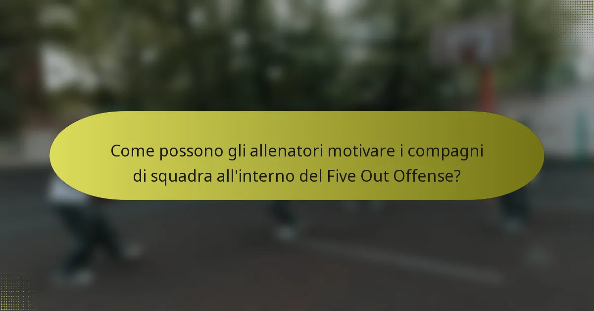 Come possono gli allenatori motivare i compagni di squadra all'interno del Five Out Offense?