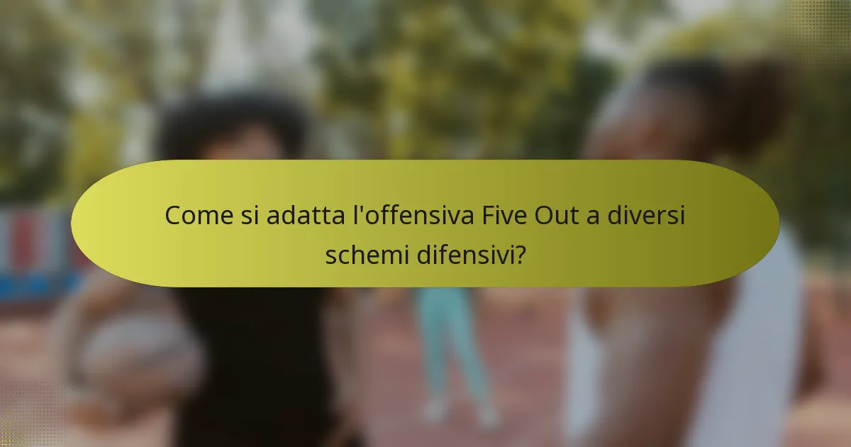 Come si adatta l'offensiva Five Out a diversi schemi difensivi?