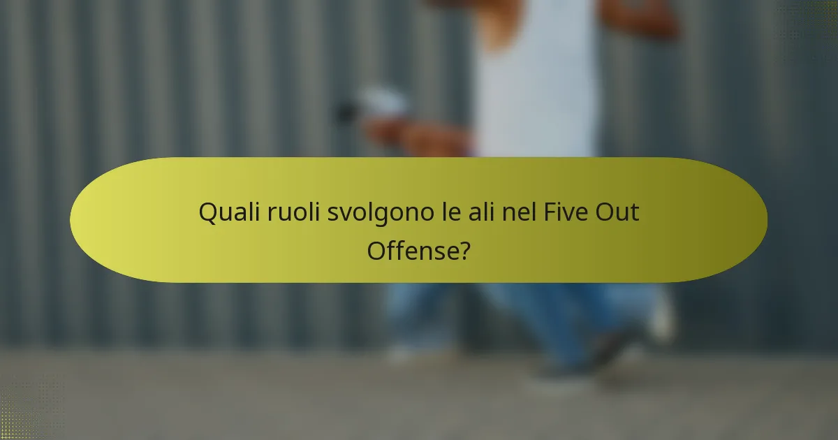 Quali ruoli svolgono le ali nel Five Out Offense?