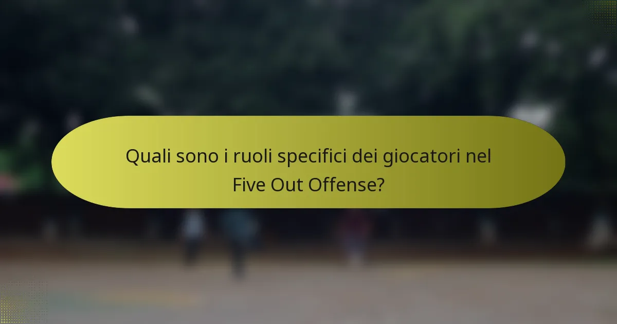 Quali sono i ruoli specifici dei giocatori nel Five Out Offense?