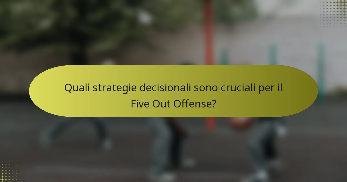 Quali strategie decisionali sono cruciali per il Five Out Offense?